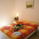 Castore شقة